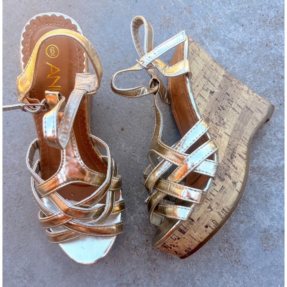 ❌❌❌SOLD❌❌❌Y2K Anna Women Gold Metallic Strappy Cork Platform Sandals Size 6